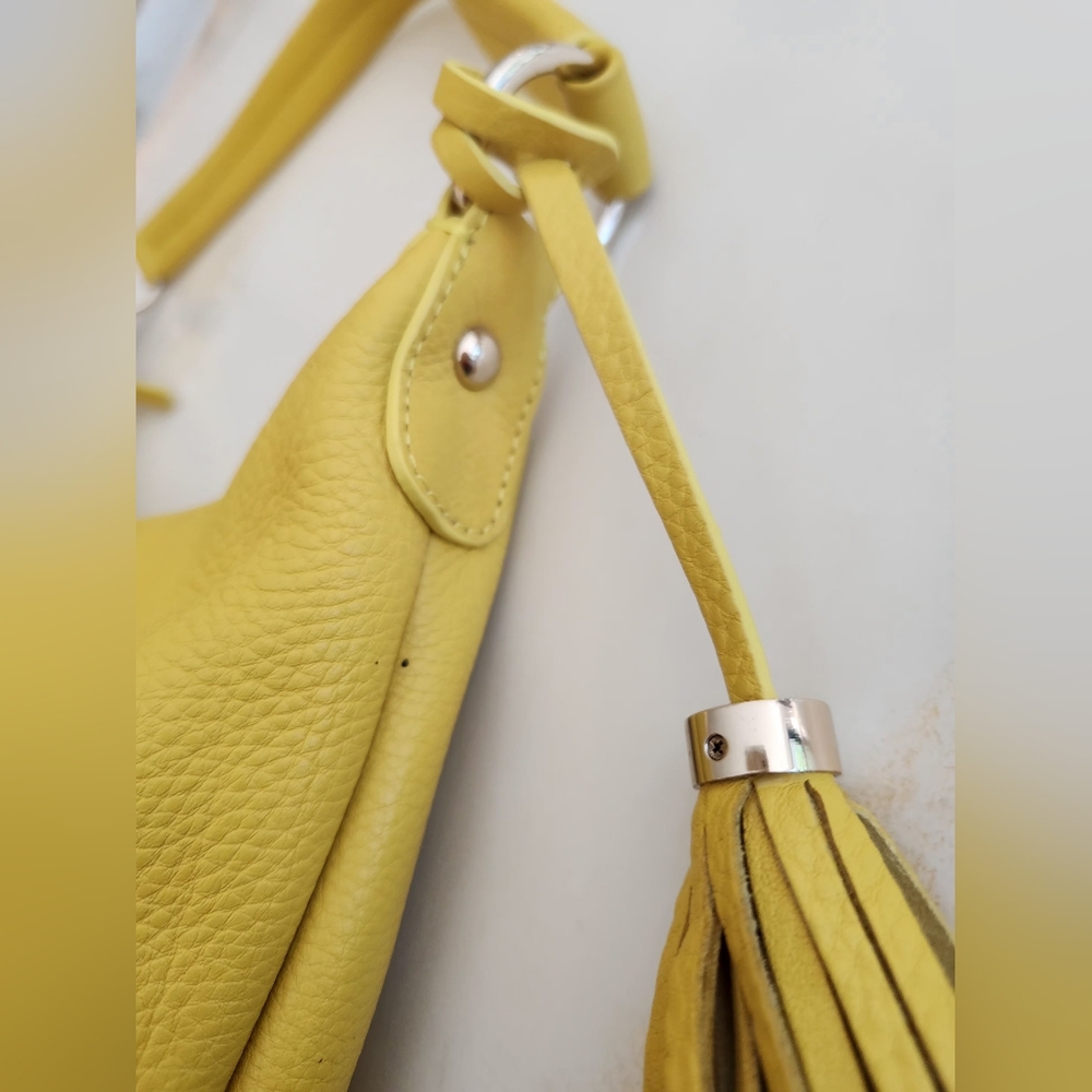 Isaac Mizrahi Yellow Handbag. Perfect Summer Color! - Picture 4 of 15